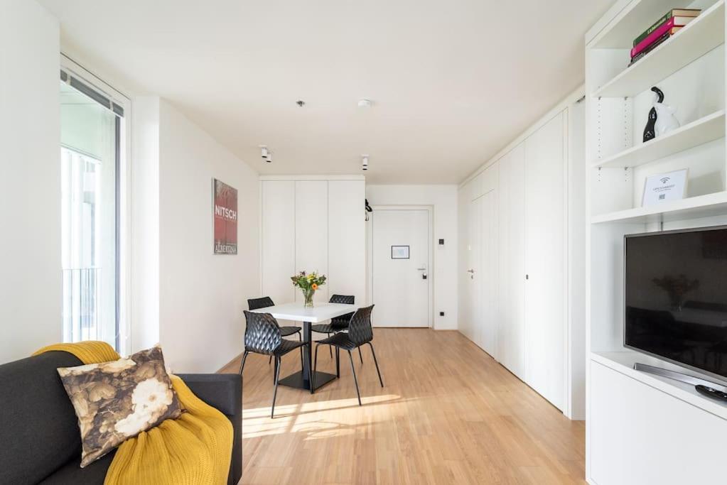 Smart With Terrace By Hm Wien