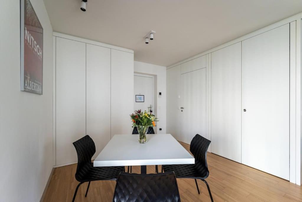Smart With Terrace By Hm * Wien