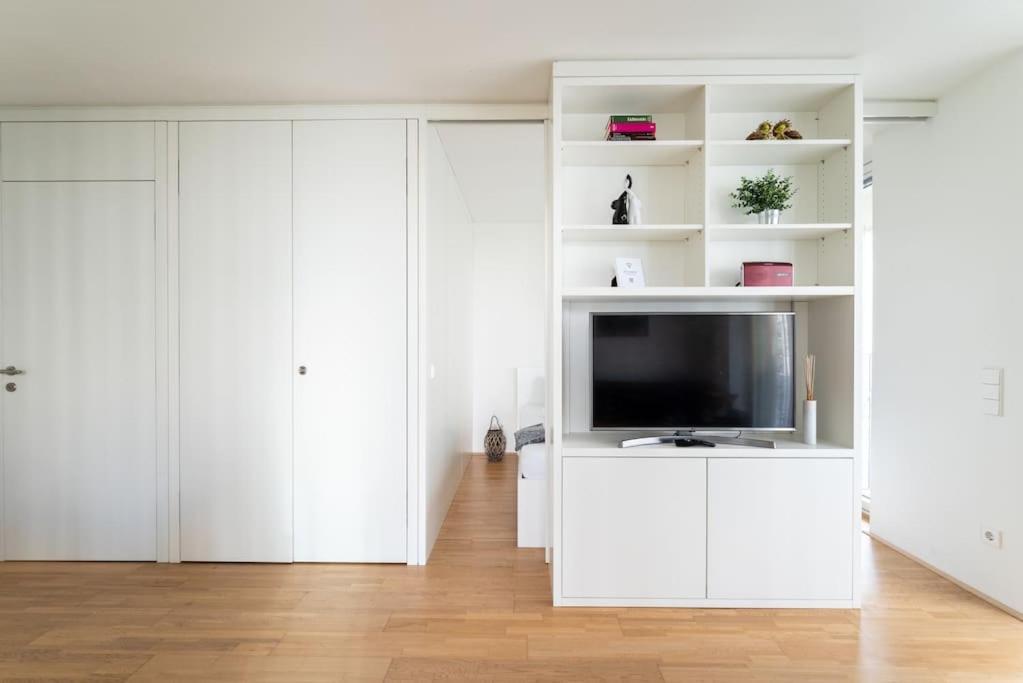 Smart With Terrace By Hm Wien